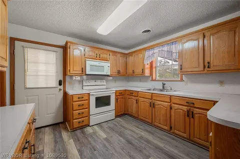 Kitchen - 1907 Horne St, Lavaca, AR 72941 photo 3 of 4