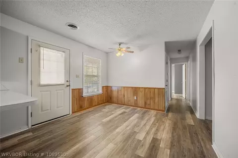 Entry Way - 1907 Horne St, Lavaca, AR 72941 photo 2 of 4