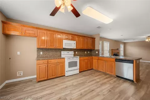 Kitchen - 1907 Horne St, Lavaca, AR 72941 photo 1 of 4