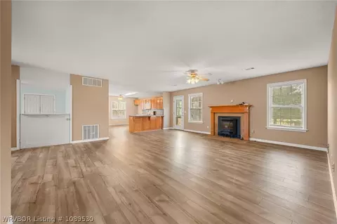 Living - 1907 Horne St, Lavaca, AR 72941 photo 2 of 5