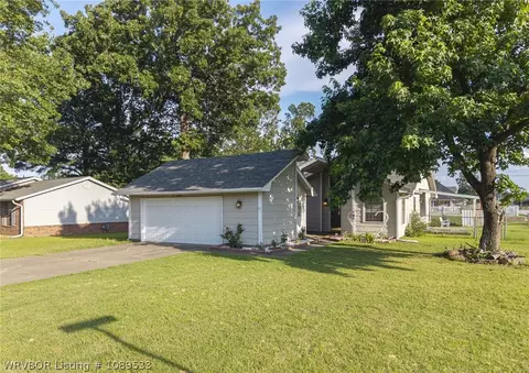 1300 Princeton Dr, Fort Smith, AR 72908