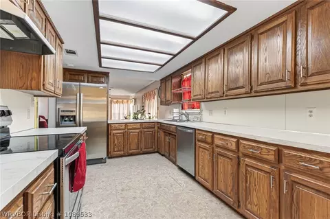 Kitchen - 1300 Princeton Dr, Fort Smith, AR 72908 photo 5 of 6