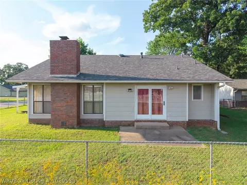 Exterior - 1300 Princeton Dr, Fort Smith, AR 72908 photo 3 of 5