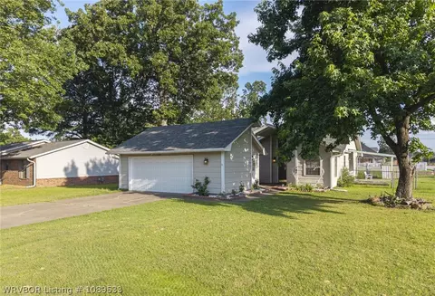 1300 Princeton Dr, Fort Smith, AR 72908
