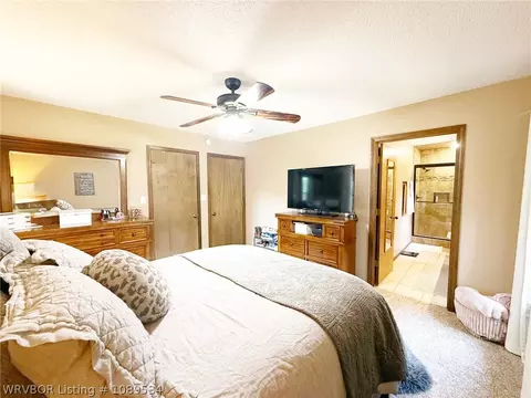 Bedroom - 911 E Hazel St, Sallisaw, OK 74955 photo 6 of 11