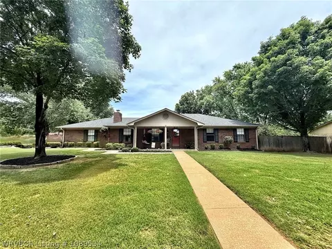 Exterior - 911 E Hazel St, Sallisaw, OK 74955 photo 5 of 9