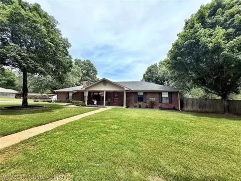 Exterior - 911 E Hazel St, Sallisaw, OK 74955 photo 6 of 9
