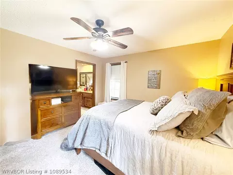 Bedroom - 911 E Hazel St, Sallisaw, OK 74955 photo 5 of 11