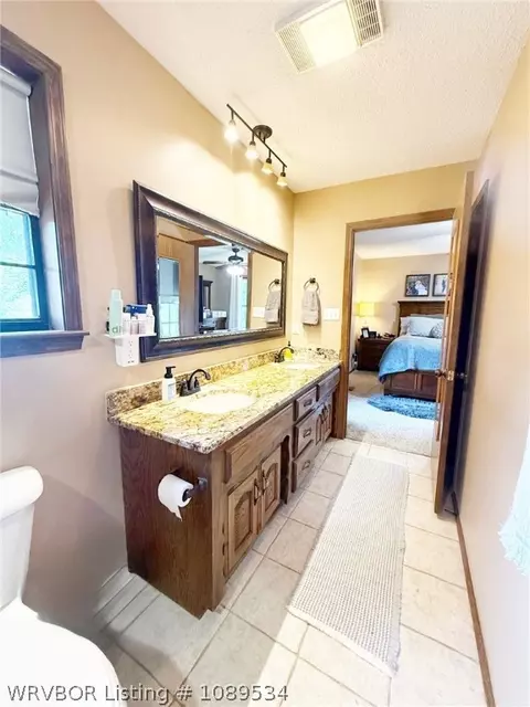 Bath - 911 E Hazel St, Sallisaw, OK 74955 photo 3 of 5