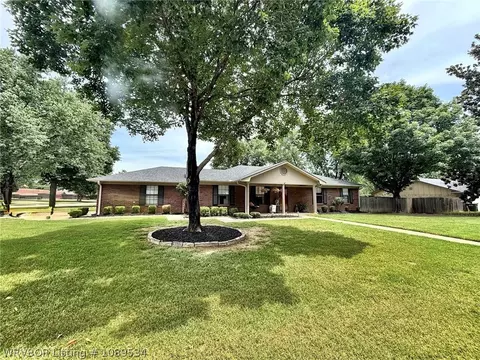 Exterior - 911 E Hazel St, Sallisaw, OK 74955 photo 3 of 9