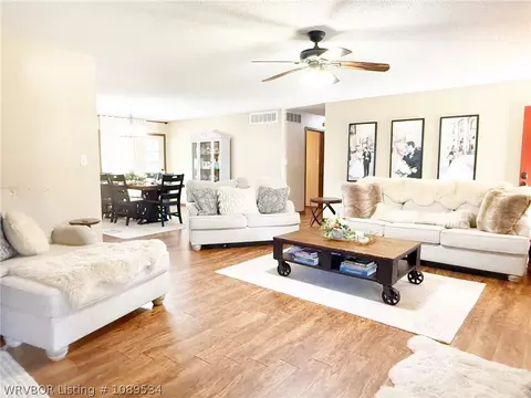 Living - 911 E Hazel St, Sallisaw, OK 74955 photo 4 of 6