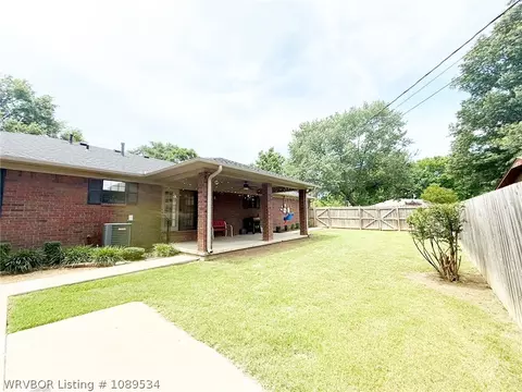 Exterior - 911 E Hazel St, Sallisaw, OK 74955 photo 8 of 9