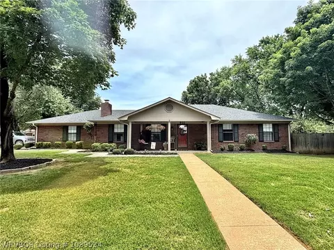 Exterior - 911 E Hazel St, Sallisaw, OK 74955 photo 2 of 9
