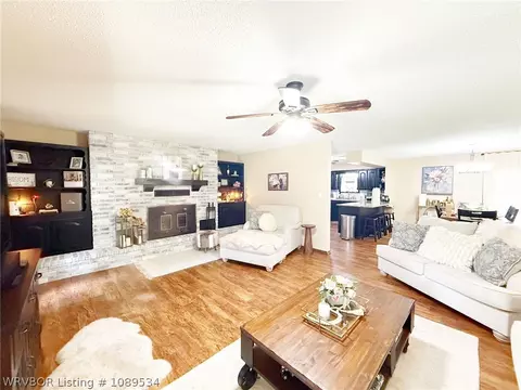 Living - 911 E Hazel St, Sallisaw, OK 74955 photo 3 of 6