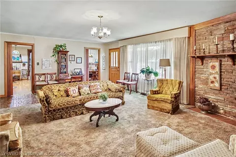 Living - 163 4th St, Waldron, AR 72958 photo 2 of 7