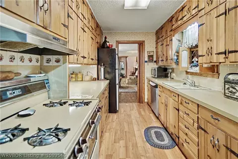 Kitchen - 163 4th St, Waldron, AR 72958 photo 2 of 5