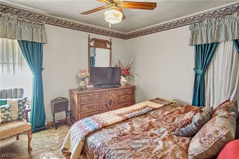 Bedroom - 163 4th St, Waldron, AR 72958 photo 6 of 8