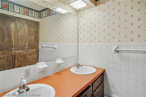 Bath - 163 4th St, Waldron, AR 72958 photo 6 of 6