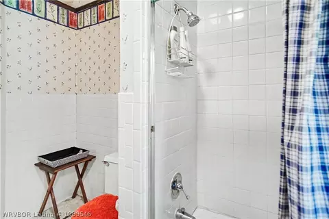 Bath - 163 4th St, Waldron, AR 72958 photo 4 of 6