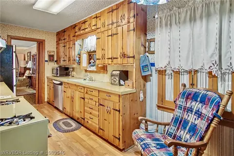 Kitchen - 163 4th St, Waldron, AR 72958 photo 1 of 5