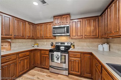 Kitchen - 3016 S 105 St, Fort Smith, AR 72903 photo 4 of 4
