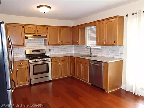 Kitchen - 9801 Croxted Rd, Fort Smith, AR 72908 photo 2 of 2