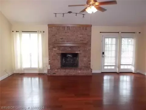 Living - 9801 Croxted Rd, Fort Smith, AR 72908 photo 1 of 4