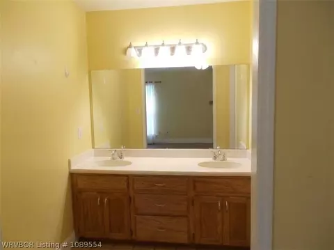Bath - 9801 Croxted Rd, Fort Smith, AR 72908 photo 1 of 3