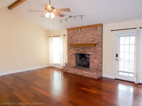 Living - 9801 Croxted Rd, Fort Smith, AR 72908 photo 2 of 4