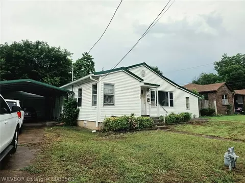 107 N Montgomery St, Clarksville, AR 72830