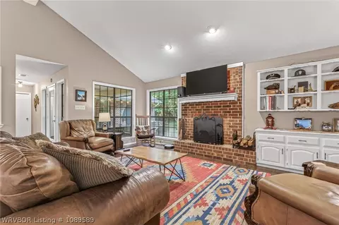 Living - 9708 Belhaven Vw, Fort Smith, AR 72908 photo 3 of 3