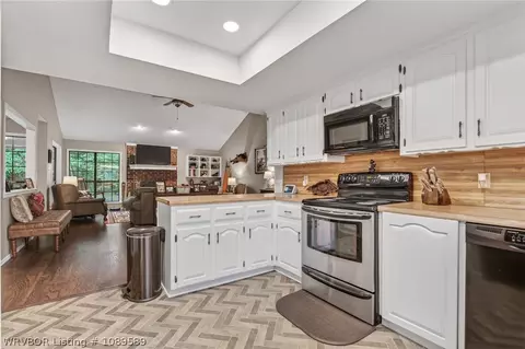 Kitchen - 9708 Belhaven Vw, Fort Smith, AR 72908 photo 3 of 4