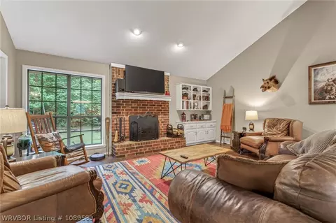 Living - 9708 Belhaven Vw, Fort Smith, AR 72908 photo 2 of 3