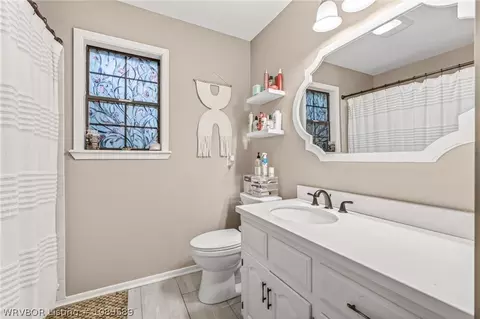 Bath - 9708 Belhaven Vw, Fort Smith, AR 72908 photo 2 of 3