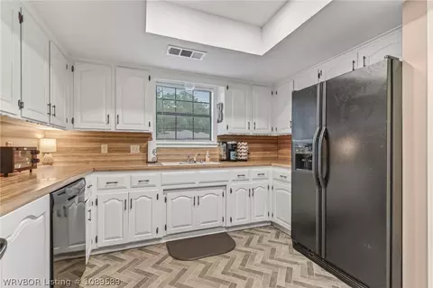 Kitchen - 9708 Belhaven Vw, Fort Smith, AR 72908 photo 2 of 4