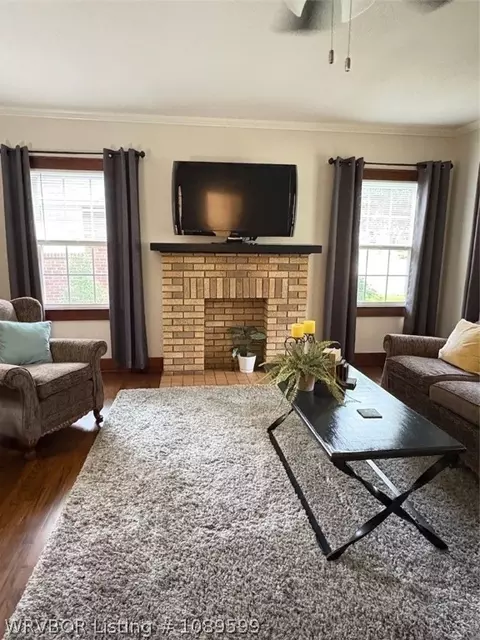 Living - 2029 M St, Fort Smith, AR 72901 photo 2 of 3