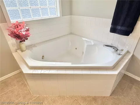 Bath - 5504 Chapen Dr, Fort Smith, AR 72916 photo 2 of 4