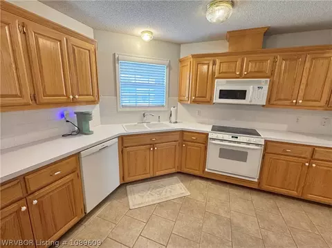 Kitchen - 5504 Chapen Dr, Fort Smith, AR 72916 photo 4 of 5