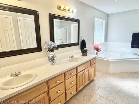 Bath - 5504 Chapen Dr, Fort Smith, AR 72916 photo 1 of 4