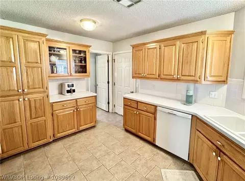 Kitchen - 5504 Chapen Dr, Fort Smith, AR 72916 photo 2 of 5