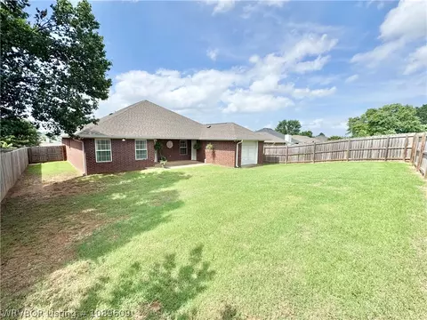 Exterior - 5504 Chapen Dr, Fort Smith, AR 72916 photo 3 of 4