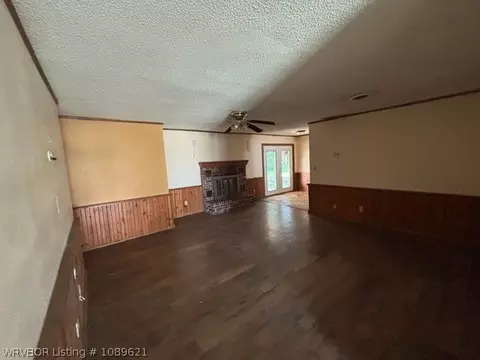 Living - 7222 Jenny Lind Rd, Fort Smith, AR 72908 photo 2 of 3