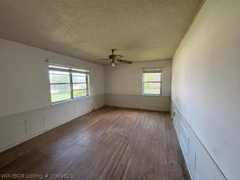 Living - 7222 Jenny Lind Rd, Fort Smith, AR 72908 photo 3 of 3