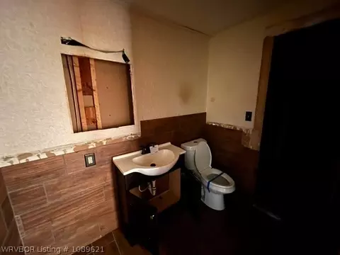 Bath - 7222 Jenny Lind Rd, Fort Smith, AR 72908 photo 2 of 2