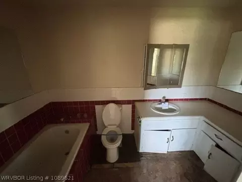 Bath - 7222 Jenny Lind Rd, Fort Smith, AR 72908 photo 1 of 2