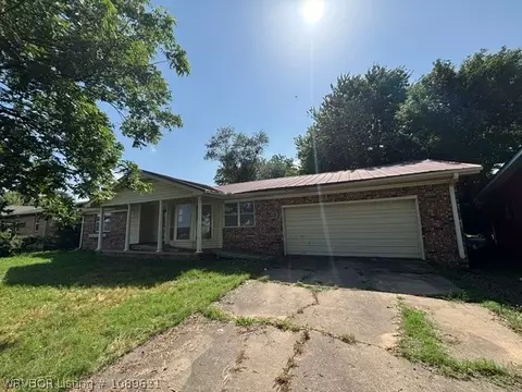 Exterior - 7222 Jenny Lind Rd, Fort Smith, AR 72908 photo 1 of 2