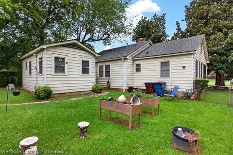 Exterior - 2520 L St, Fort Smith, AR 72901 photo 5 of 10