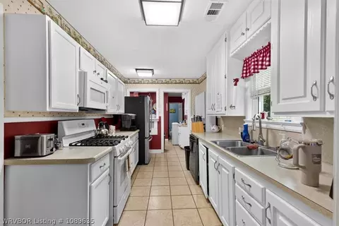 Kitchen - 2520 L St, Fort Smith, AR 72901 photo 1 of 3