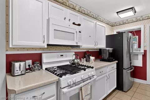 Kitchen - 2520 L St, Fort Smith, AR 72901 photo 3 of 3