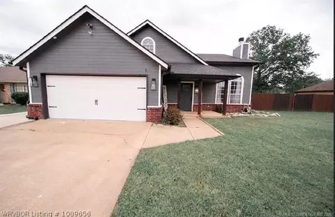 201 N Valley Dr, Catoosa, OK 74015